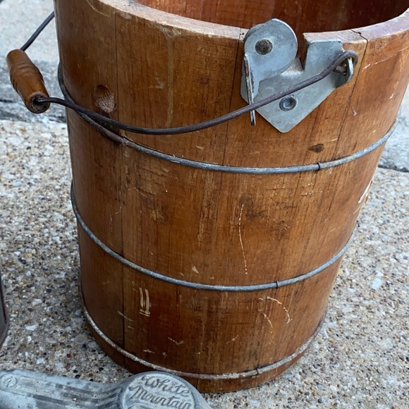 Vintage White Mountain Wooden Ice Cream Maker with Silver Accents - Picture 11 of 14